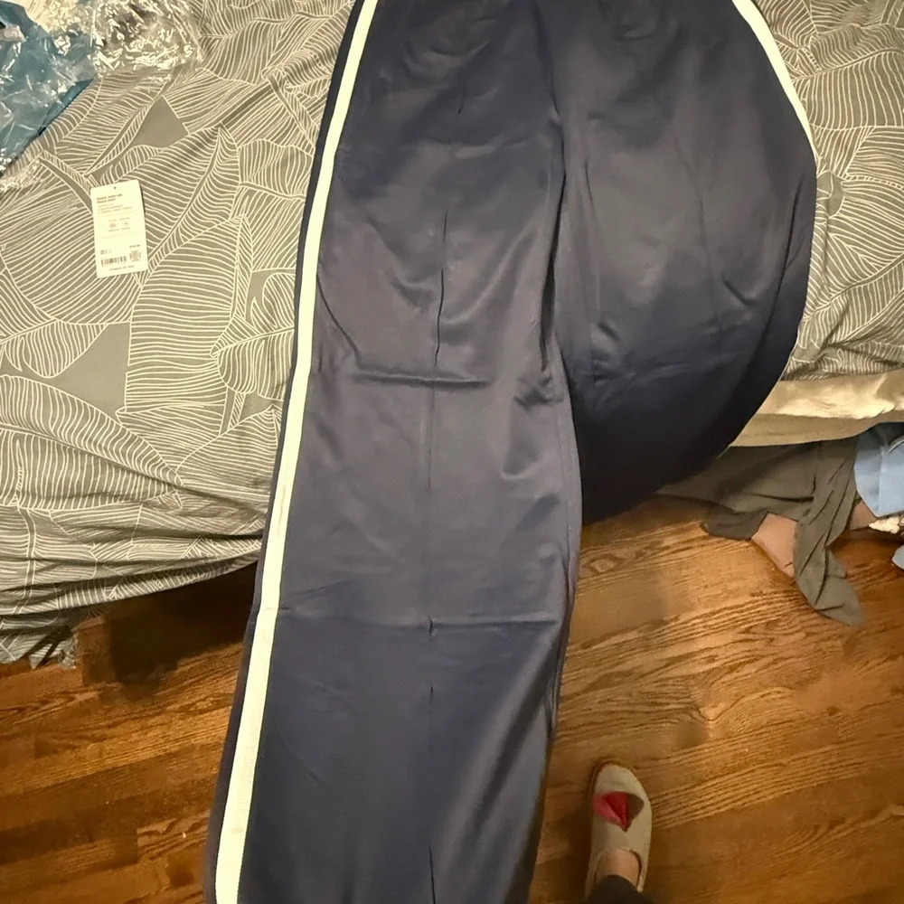 Athleta Tempo Mid Rise Wide Leg Track Pants Medium Tall - Picture 10 of 10